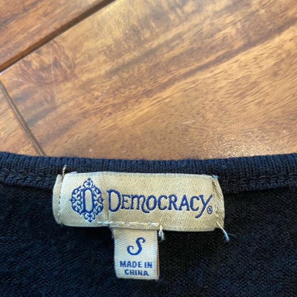 Democracy black rushed sleep top with cross cross - Picture 3 of 3
